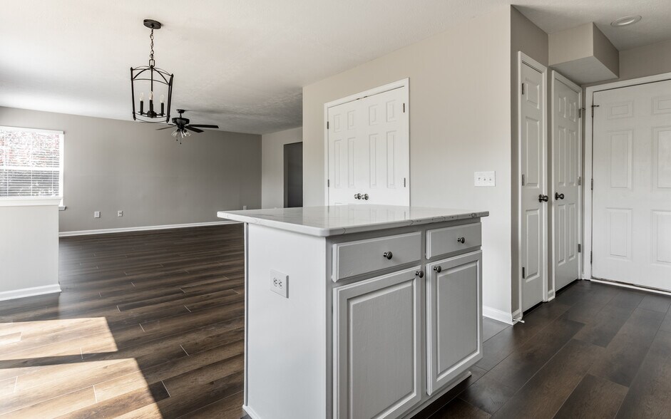 Building Photo - 13927 Harrison Pky