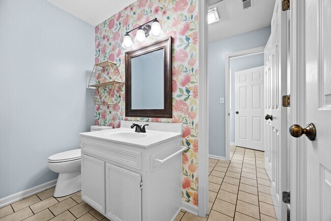 Building Photo - 10188 Russellville Rd