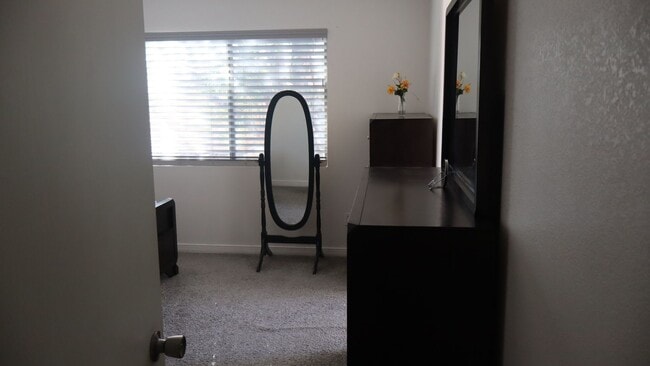 Building Photo - Furnished 3 Bedroom home