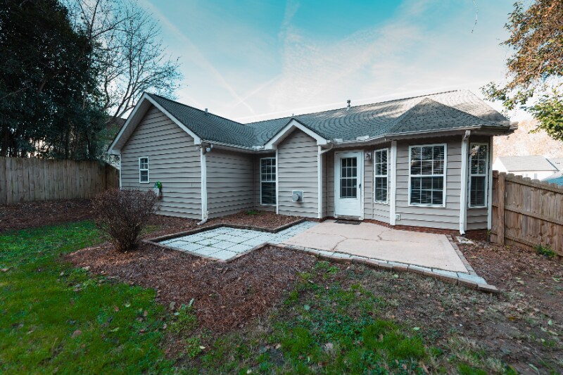 Building Photo - 7401 Starvalley Dr