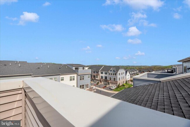 Building Photo - 6042 Fallfish Ct