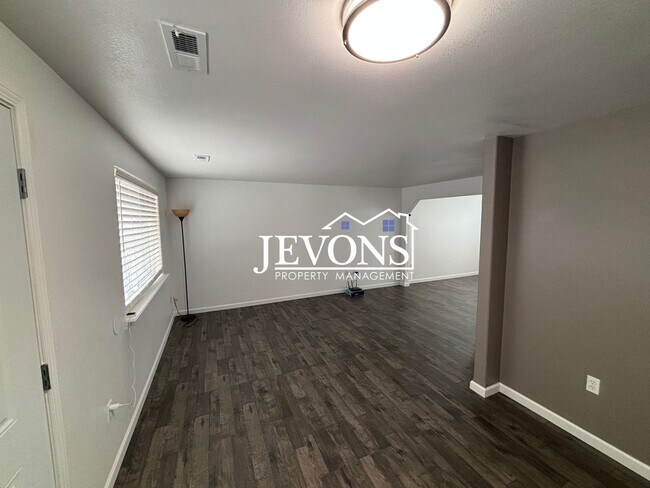 Building Photo - $1,250 Rent Credit - Charming 4-bedroom ho...