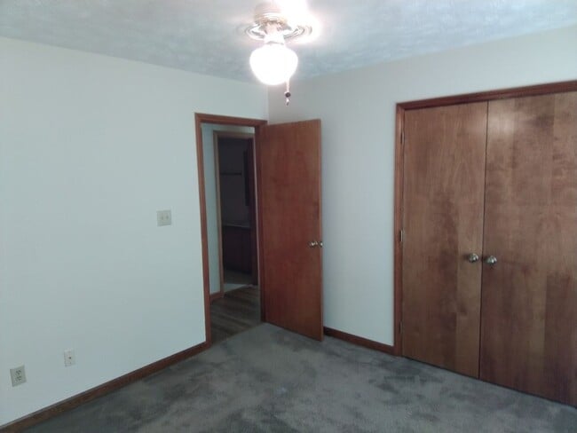 Building Photo - Duplex in Hope Mills!