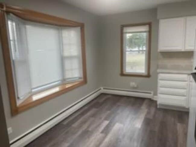 Building Photo - 3 Bedroom in Grayslake