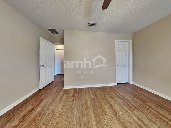 Building Photo - 8837 Royal Enclave Blvd