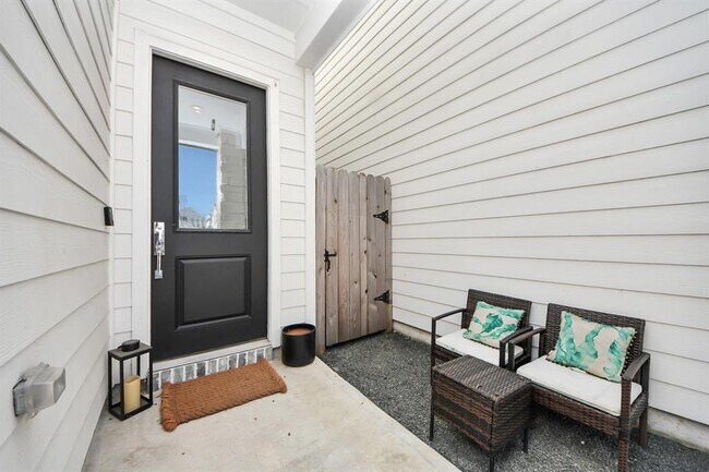 Building Photo - 849 Martin St