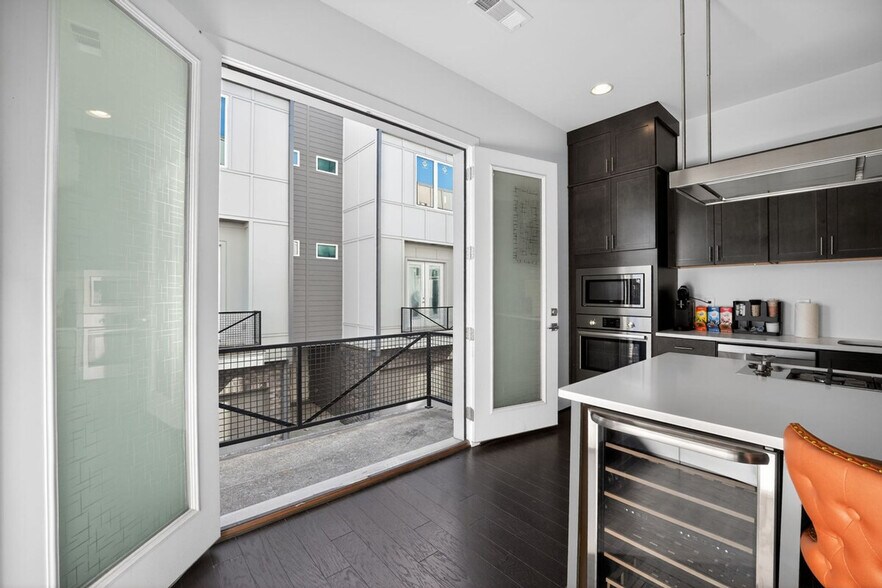 Building Photo - 1680 Memorial Dr SE