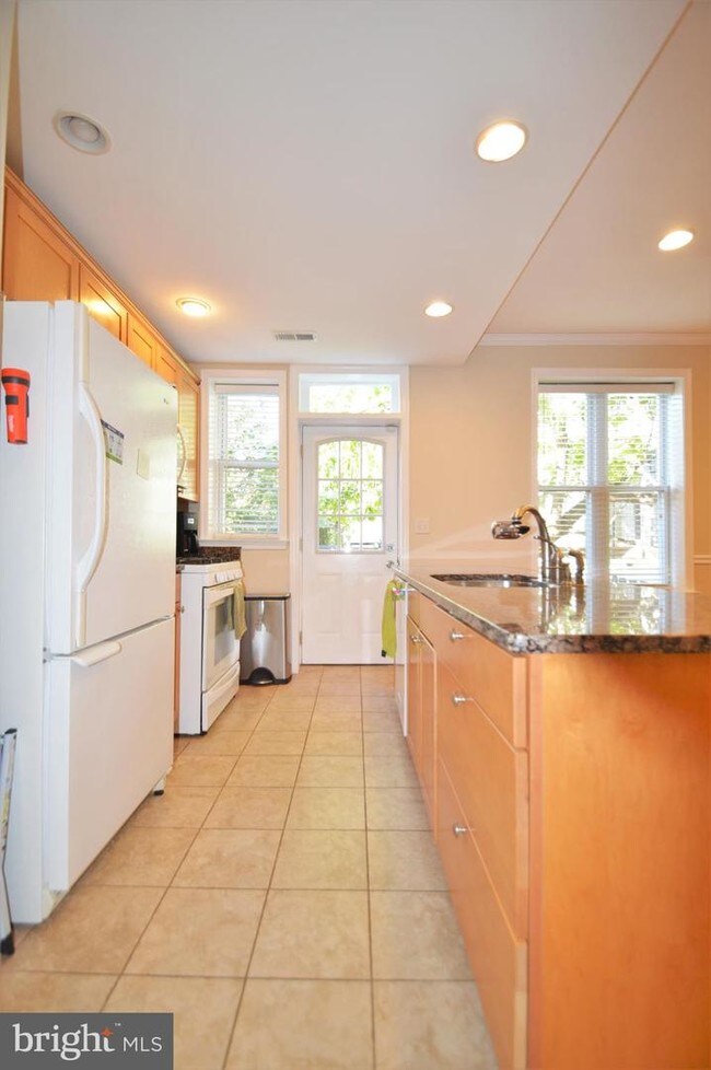 Building Photo - 720 K St NE