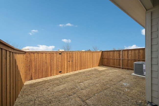 Building Photo - 3432 Taas Dr