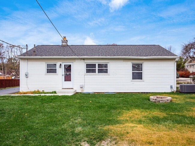 Building Photo - 2475 Swansea Rd