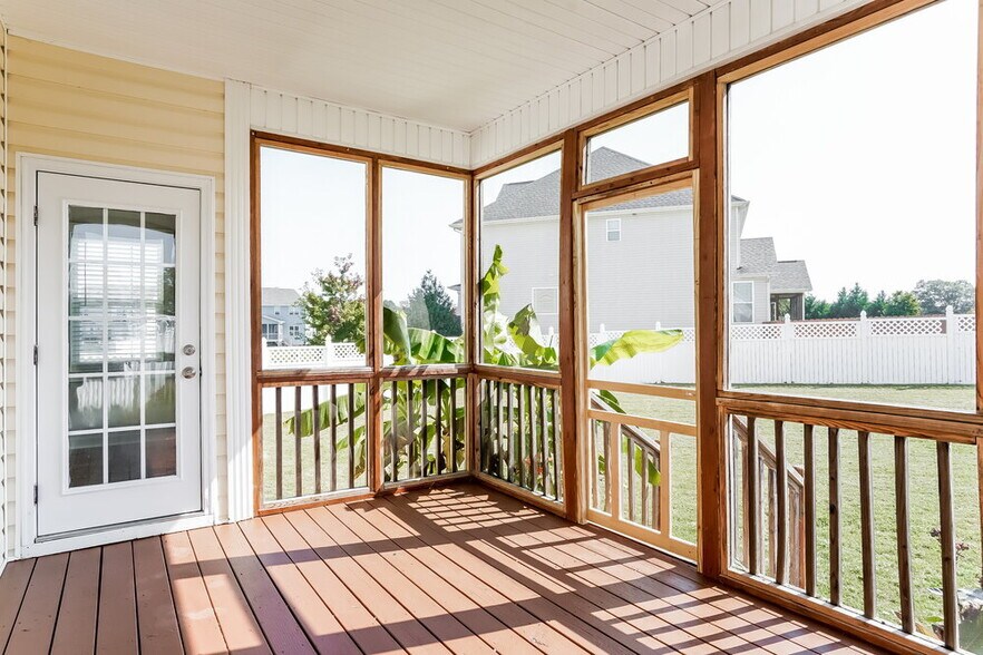 Building Photo - 476 Winding Oak Way