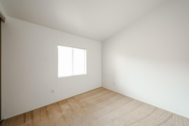 Building Photo - 102 W Concorda Dr