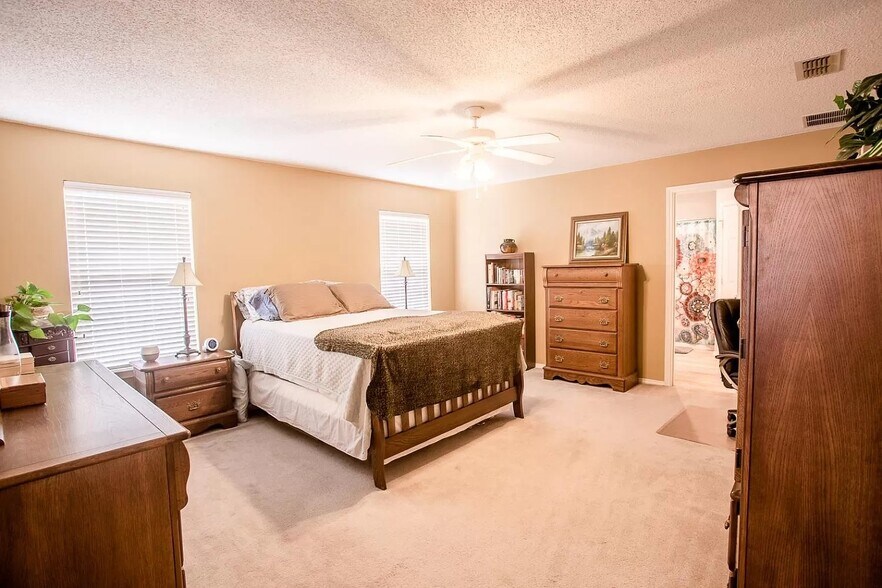 Building Photo - 518 N Juneau Ave