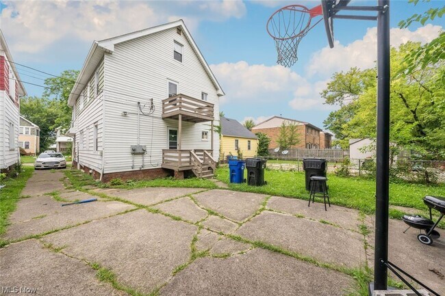 Building Photo - 3035 W 116th St