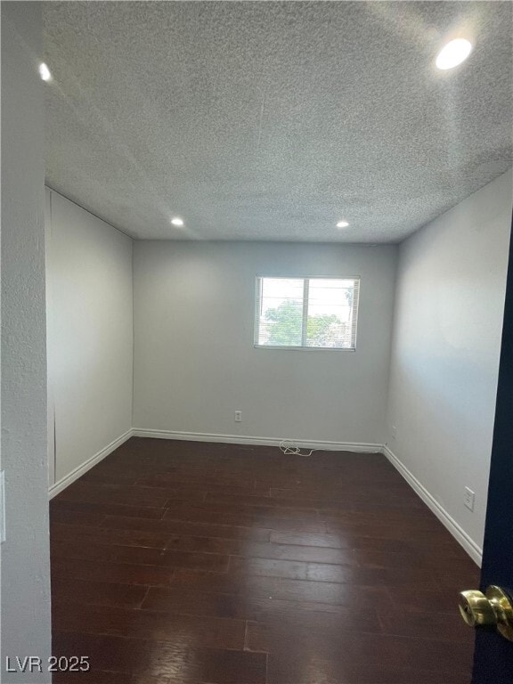 Building Photo - 700 E Nelson Ave