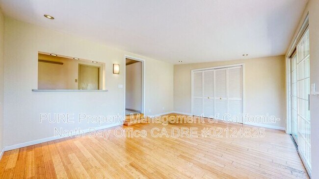 Building Photo - 652 Corlano Ave