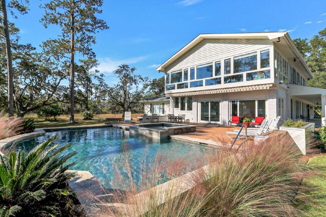 Building Photo - Private, Low Country Residence for Rent!