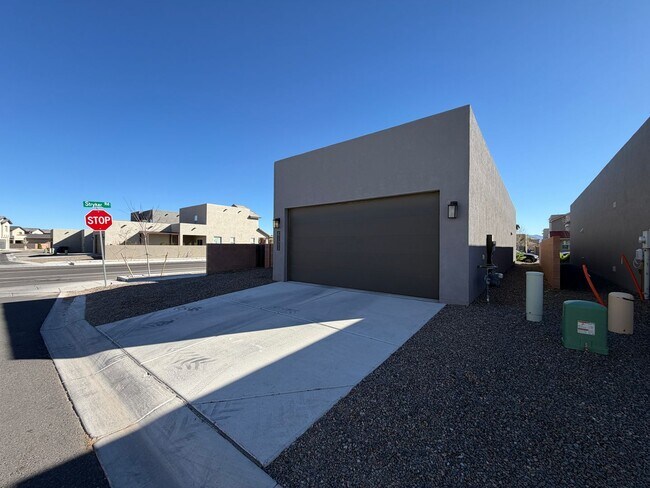 Building Photo - 2 Bedroom Single Story New Build in Mesa Del Sol Near Netflix Studios!