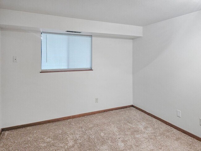 Building Photo - 525 N Blackhawk Blvd