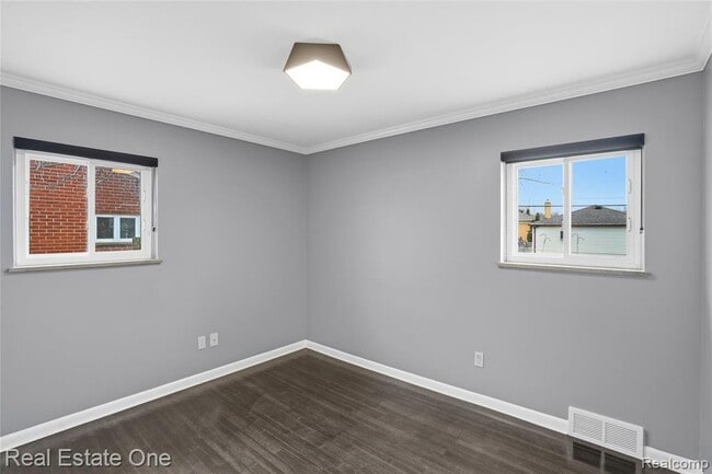 Building Photo - 8528 Norborne Ave