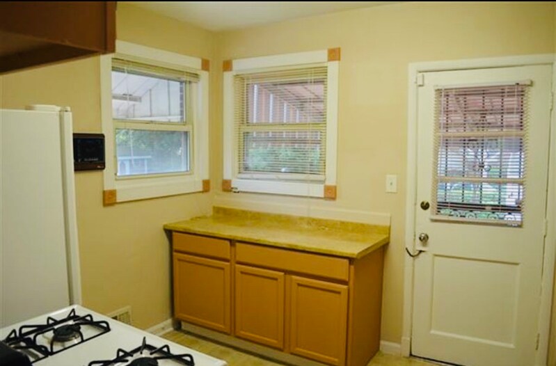 Building Photo - 5703 18th Ave