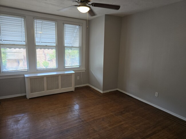 Building Photo - 1353 Dyre St