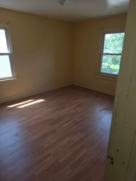 Building Photo - 458 S Kilmer St