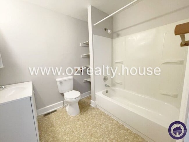 Building Photo - 1031 N Michigan St