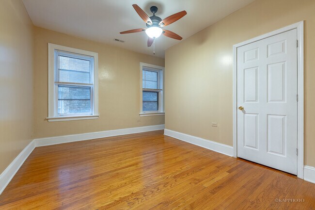 Building Photo - 6819 S Ridgeland Ave