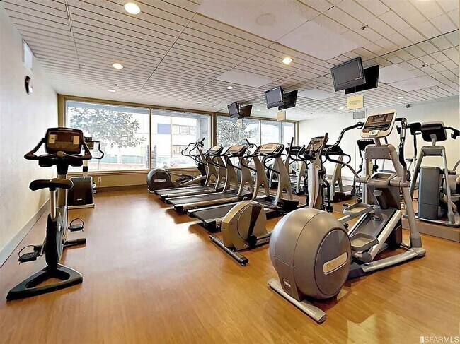 Building Photo - Newly Remodeled 1 Bed, 1 Bath Condo with O...
