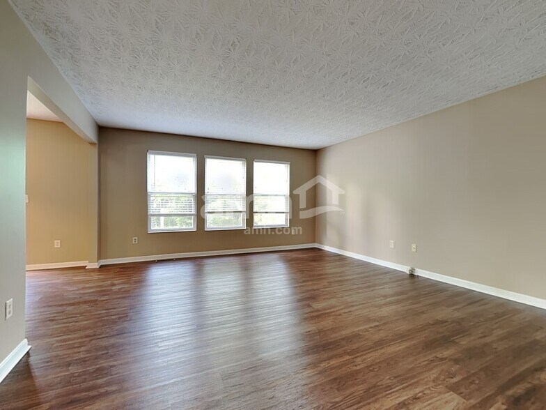 Building Photo - 5557 Windsor Ct