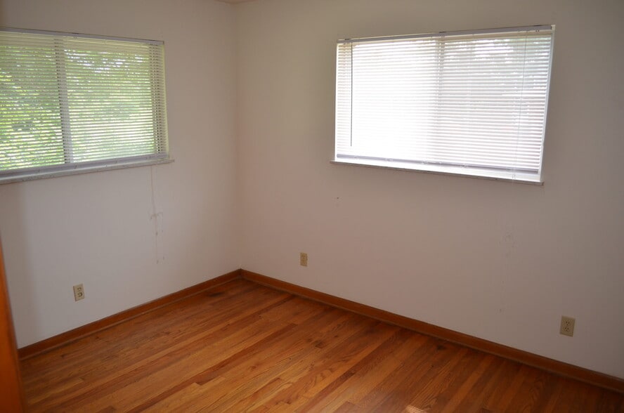 Building Photo - 93 Wonderhill Dr