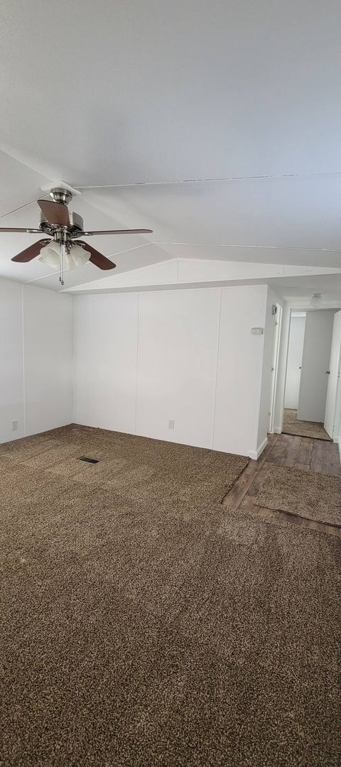 Building Photo - Ready to Move in