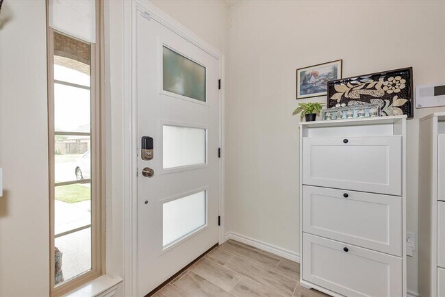 Building Photo - 6915 Twilight Elm Trace