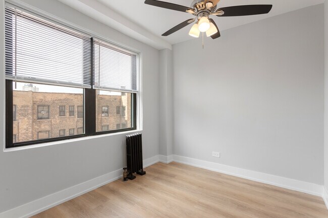 Building Photo - 6026 N Winthrop Ave