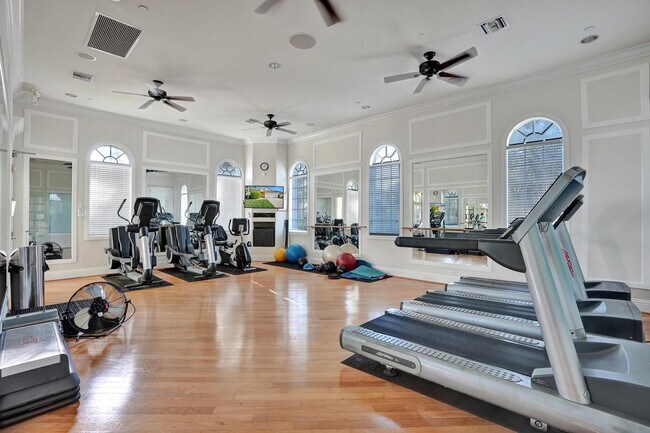 Building Photo - 118 NW Pleasant Grove Way