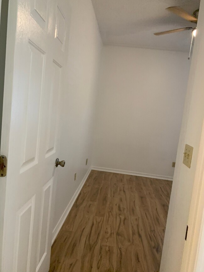 Building Photo - 300 New Waterford Pl