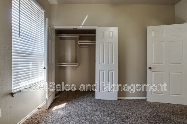 Building Photo - 1308 Garden Gate Dr