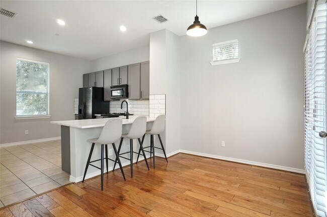 Building Photo - 4050 McKinney Ave