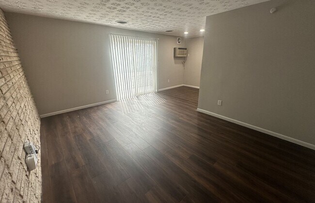 Building Photo - 545 Lowell Ave