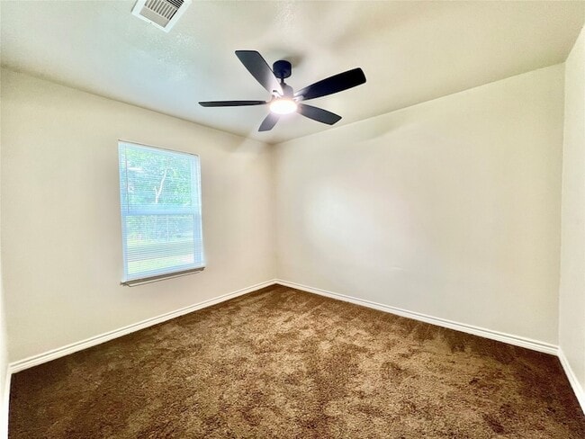 Building Photo - 1010 15th Ave N