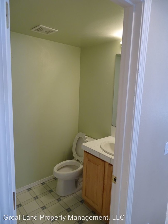 Building Photo - 3 br, 2.5 bath House - 20417 Philadelphia Way