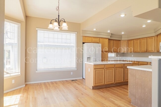 Building Photo - 3305 Hollycrest Dr