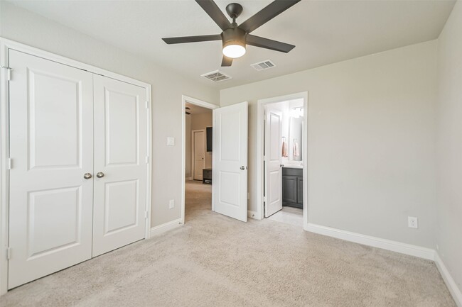Building Photo - 22095 Volante Dr