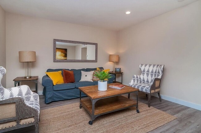 Building Photo - 4 Bedrooms and 2.5 baths!  Modern upgrades...