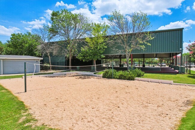 Building Photo - 1616 Downing Dr