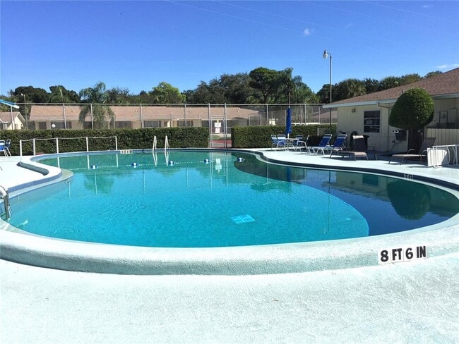 Building Photo - 390-301 301 Blvd W