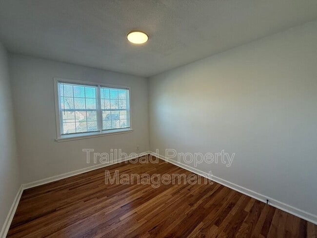 Building Photo - 304 E Gregory Blvd