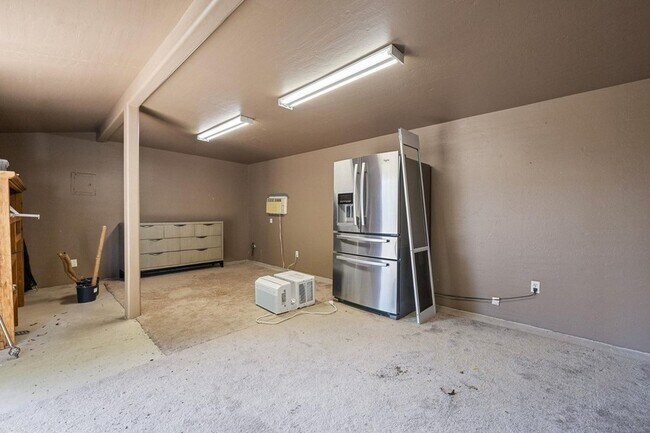 Building Photo - 5233 N 15th St
