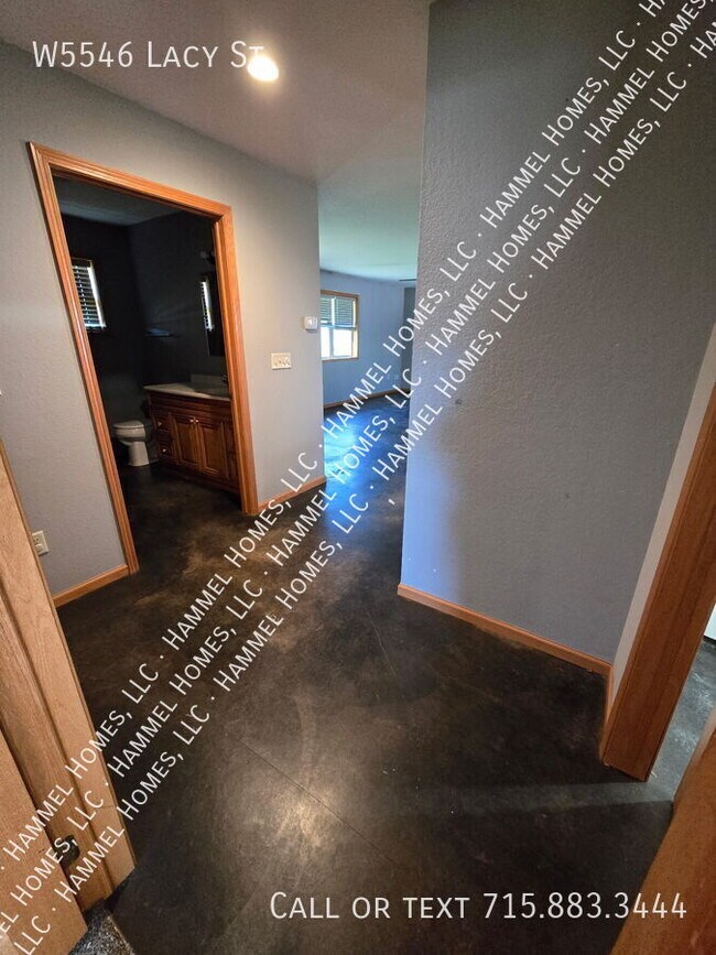 Building Photo - W5546 Lacy St